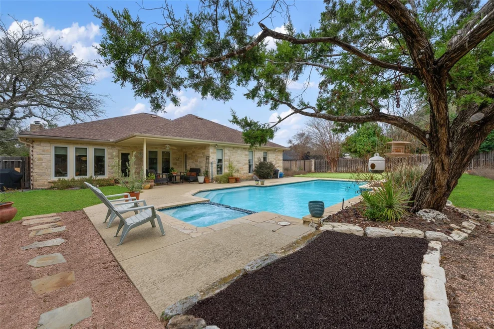 Unit for sale at 206 Palos Verdes DR, Lakeway, TX 78734