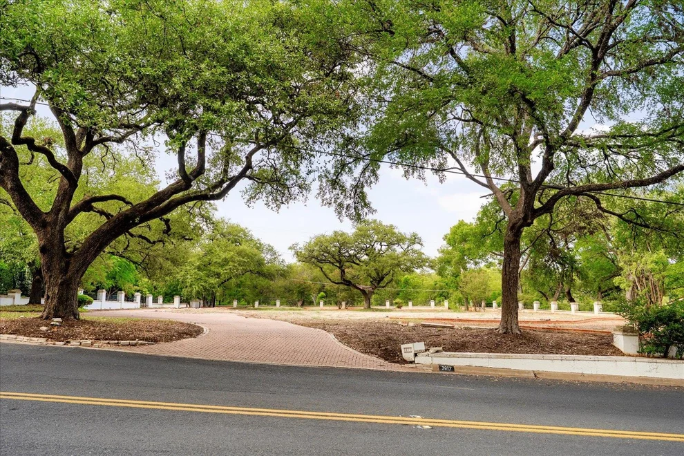 Unit for sale at 3917 Balcones DR, Austin, TX 78731