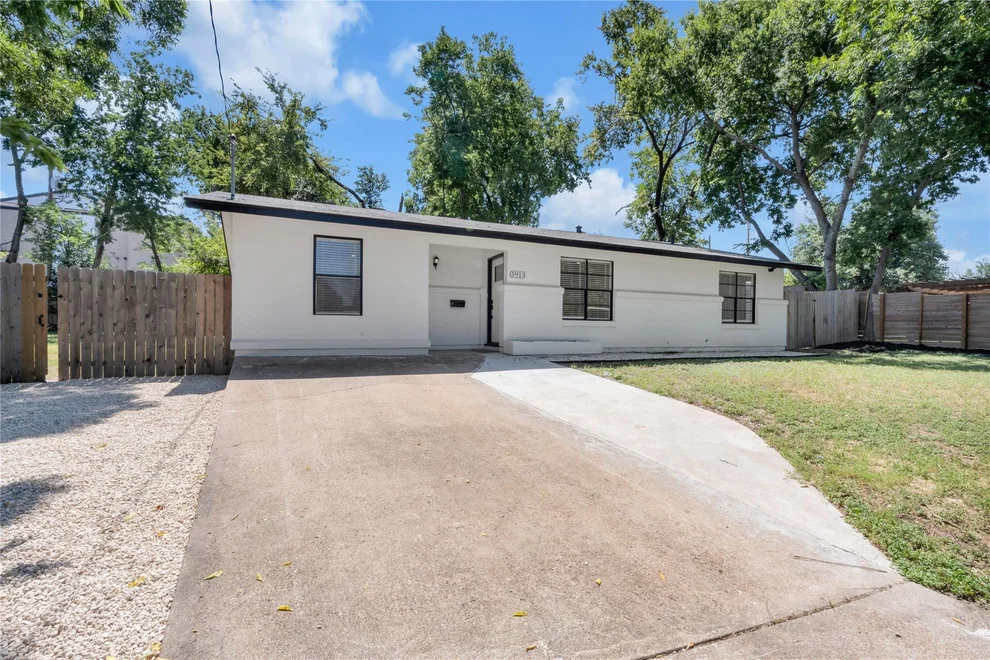 Unit for sale at 5913 Sunshine DR, Austin, TX 78757