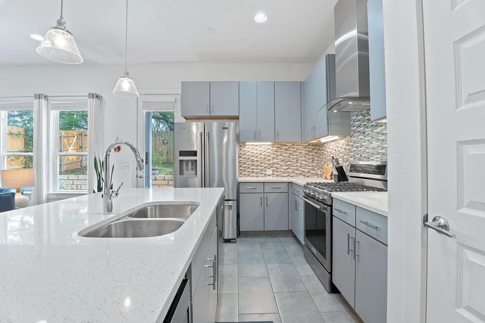 Unit for sale at 8922 Menchaca RD, Austin, TX 78748