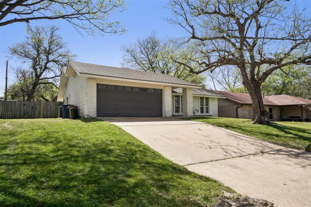 Unit for sale at 3105 Lakeside DR, Austin, TX 78723