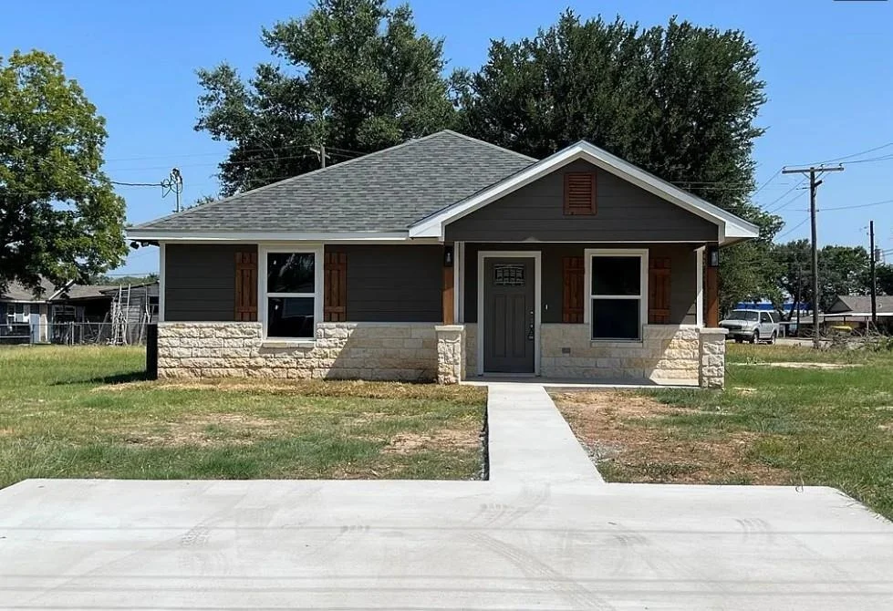 Unit for sale at 709 W Evans ST, Hearne, TX 77859