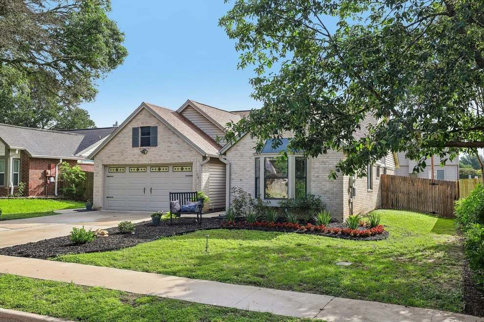 Unit for sale at 305 Hornbean LN, Cibolo, TX 78108