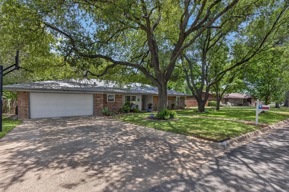 Unit for sale at 206 Corder LN, Burnet, TX 78611