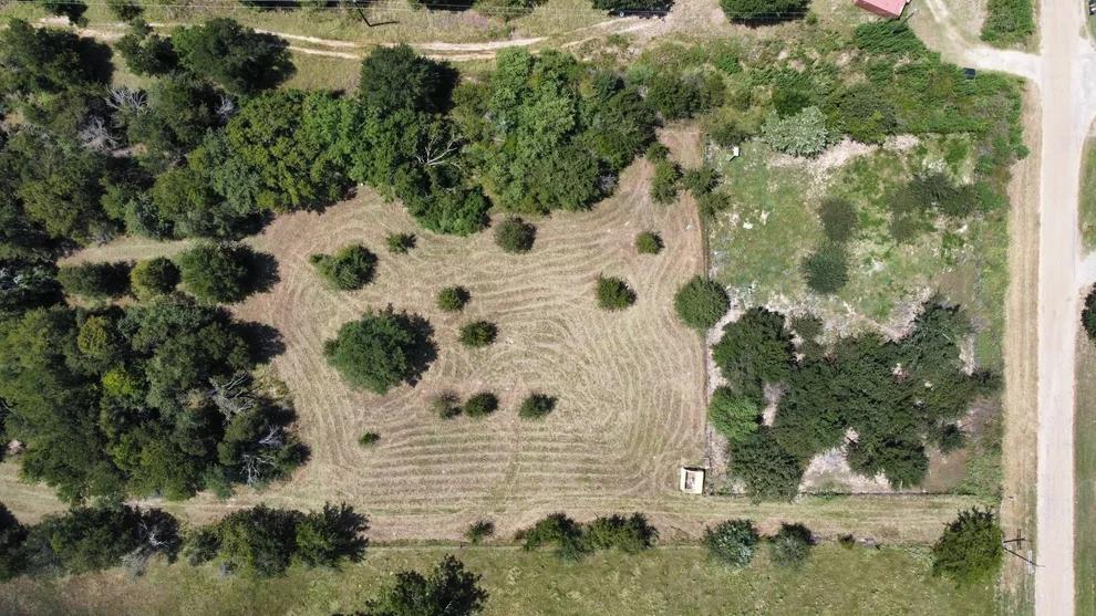 Unit for sale at 11305 Cooper LN, Calvert, TX 77837