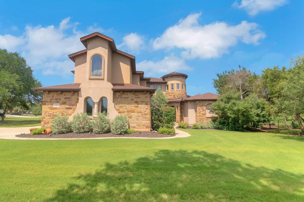Unit for sale at 304 Pheasant Meadow MDW, Liberty Hill, TX 78642