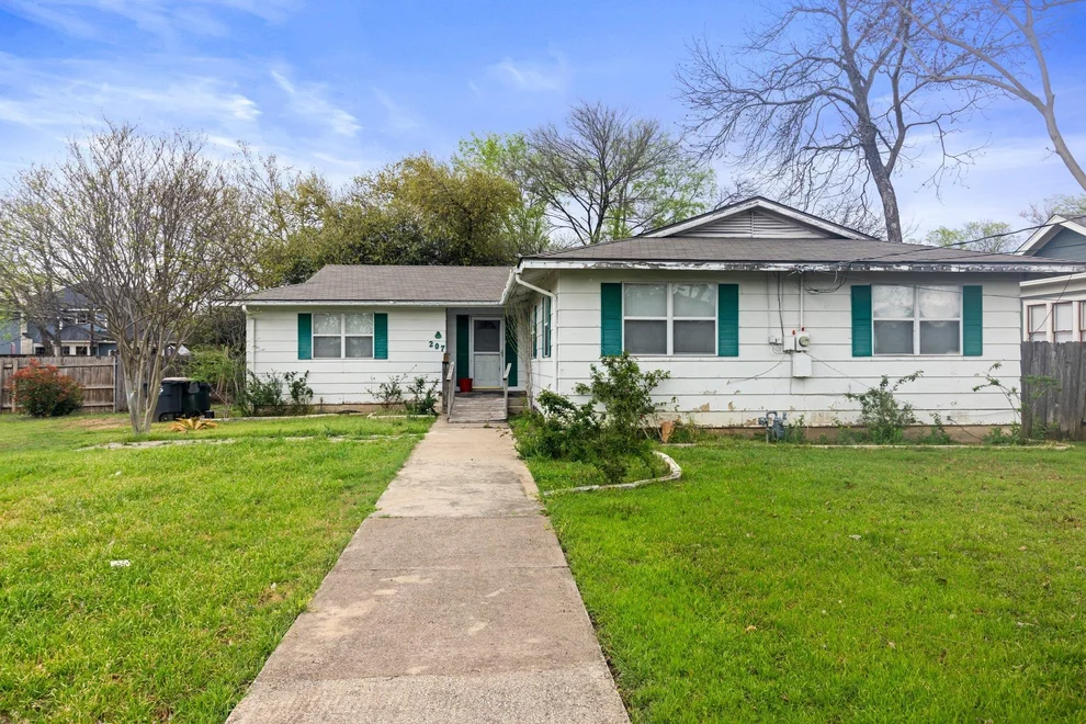 Unit for sale at 207 W 17th ST, Georgetown, TX 78626