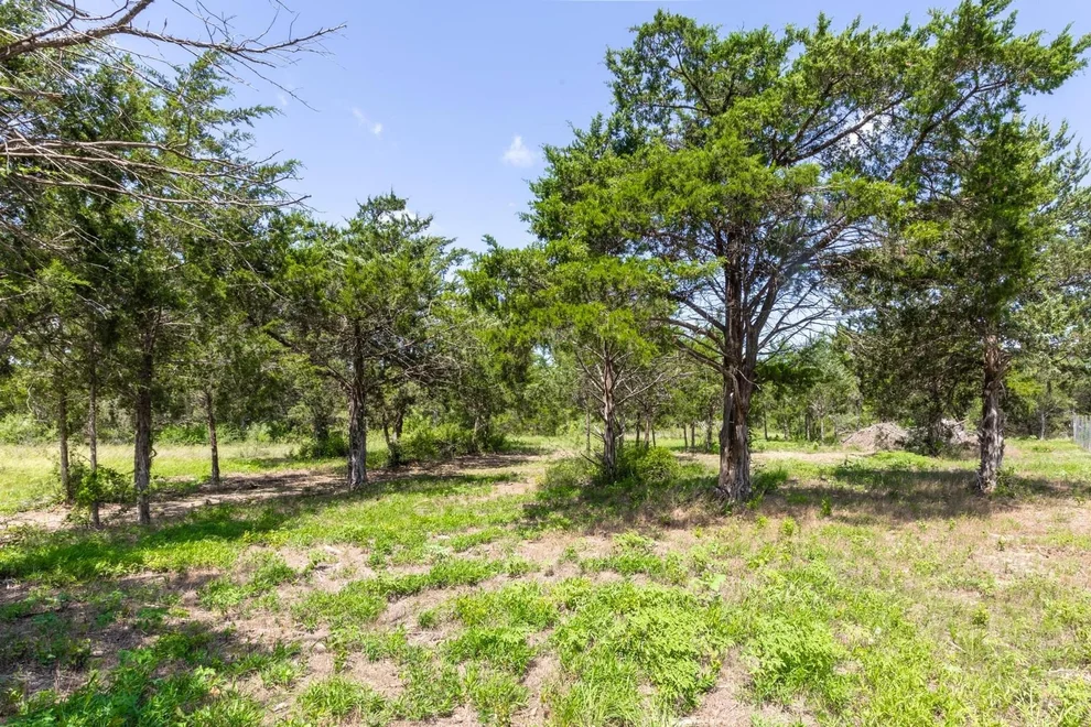 Unit for sale at 105 Crooked RD, Dale, TX 78616