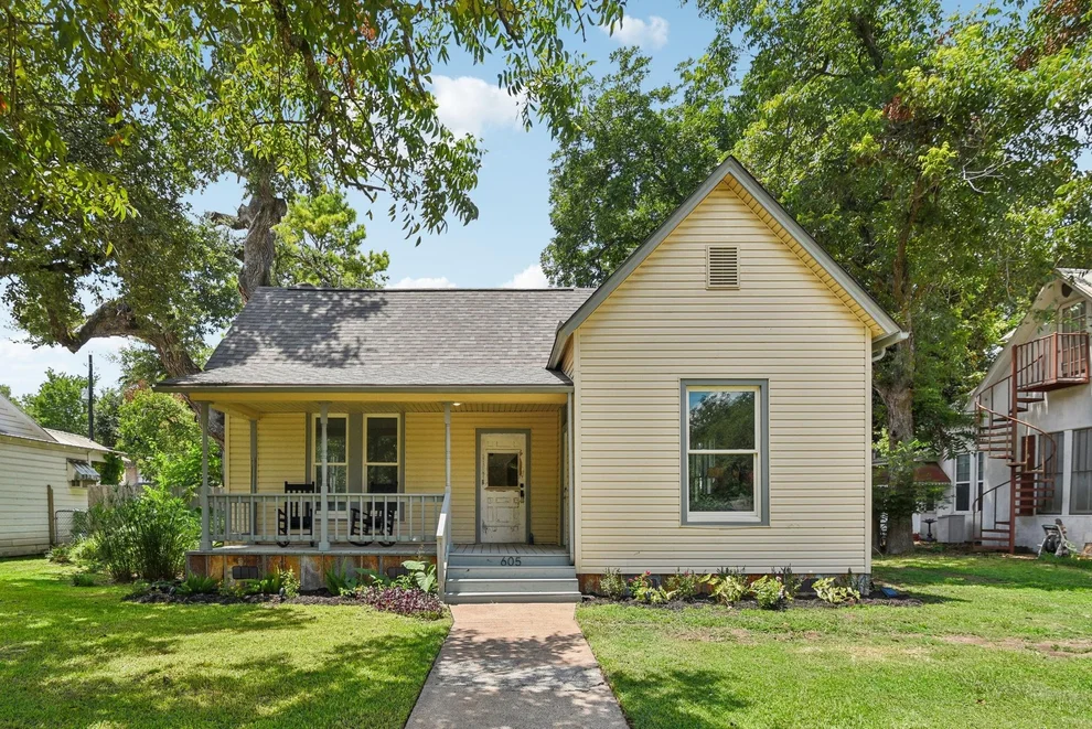 Unit for sale at 605 Olive ST, Smithville, TX 78957