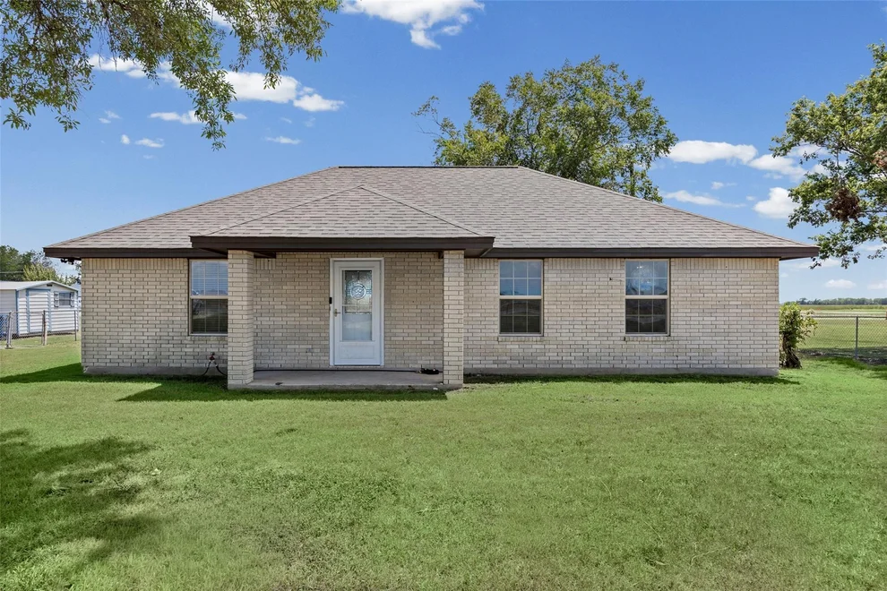 Unit for sale at 403 County View RD, Lockhart, TX 78644