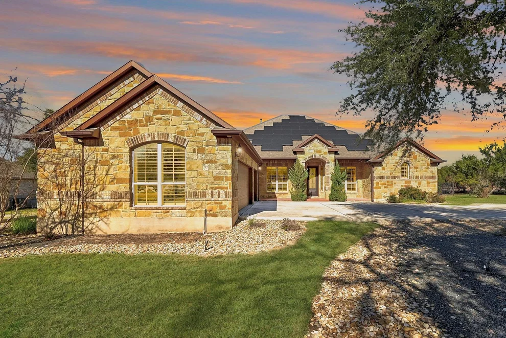 Unit for sale at 390 Hawthorne LOOP, Driftwood, TX 78619