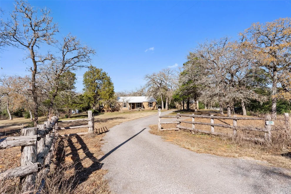 Unit for sale at 184 Farris LN, Smithville, TX 78957