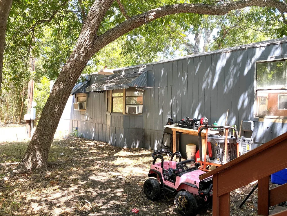 Unit for sale at 410 W North ST, Kyle, TX 78640