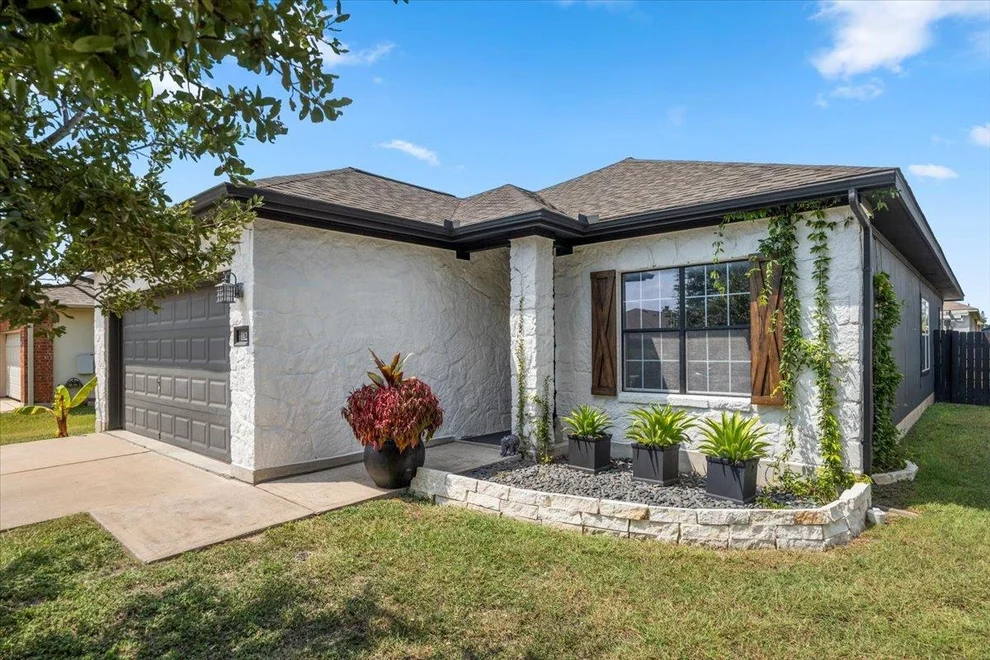 Unit for sale at 112 Flinn ST, Hutto, TX 78634