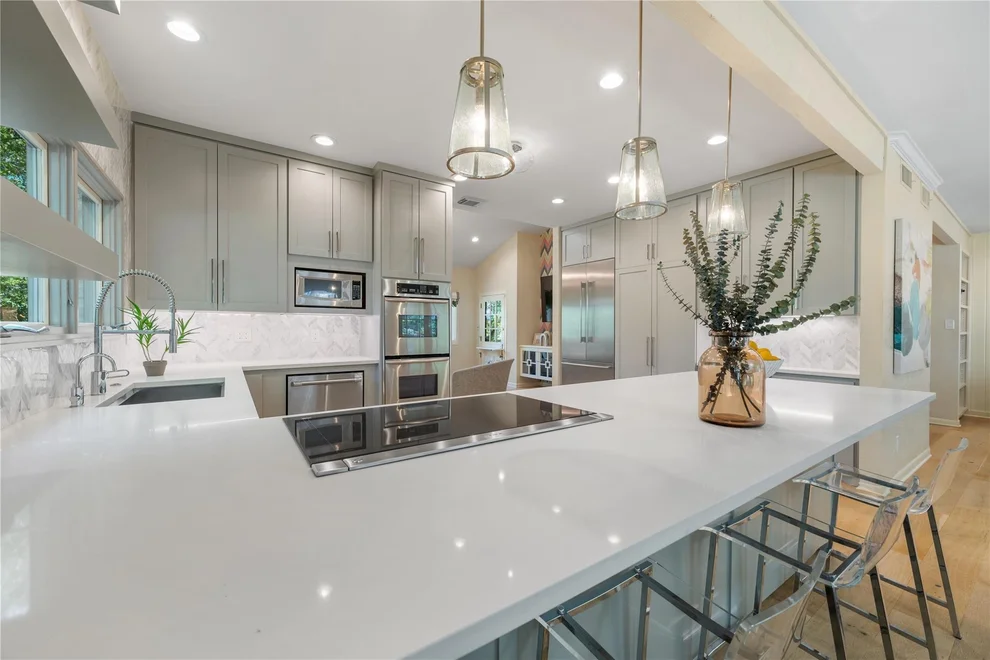 Unit for sale at 806 Rock Creek DR, West Lake Hills, TX 78746