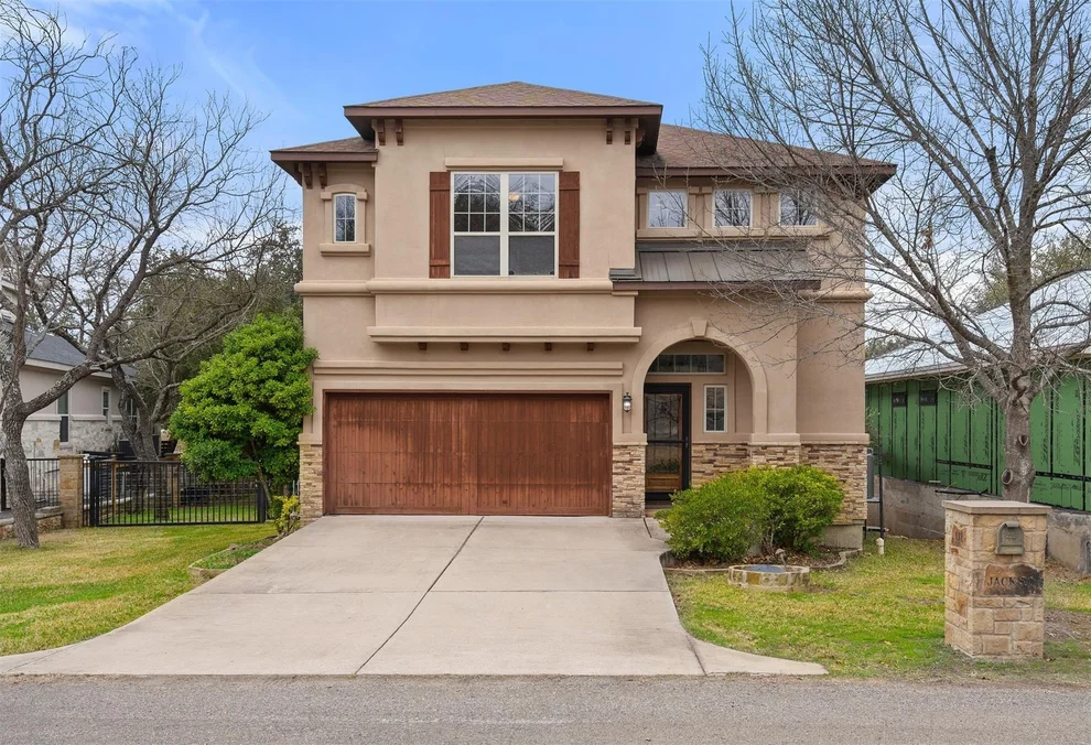 Unit for sale at 118 Bridgepoint DR, Kingsland, TX 78639