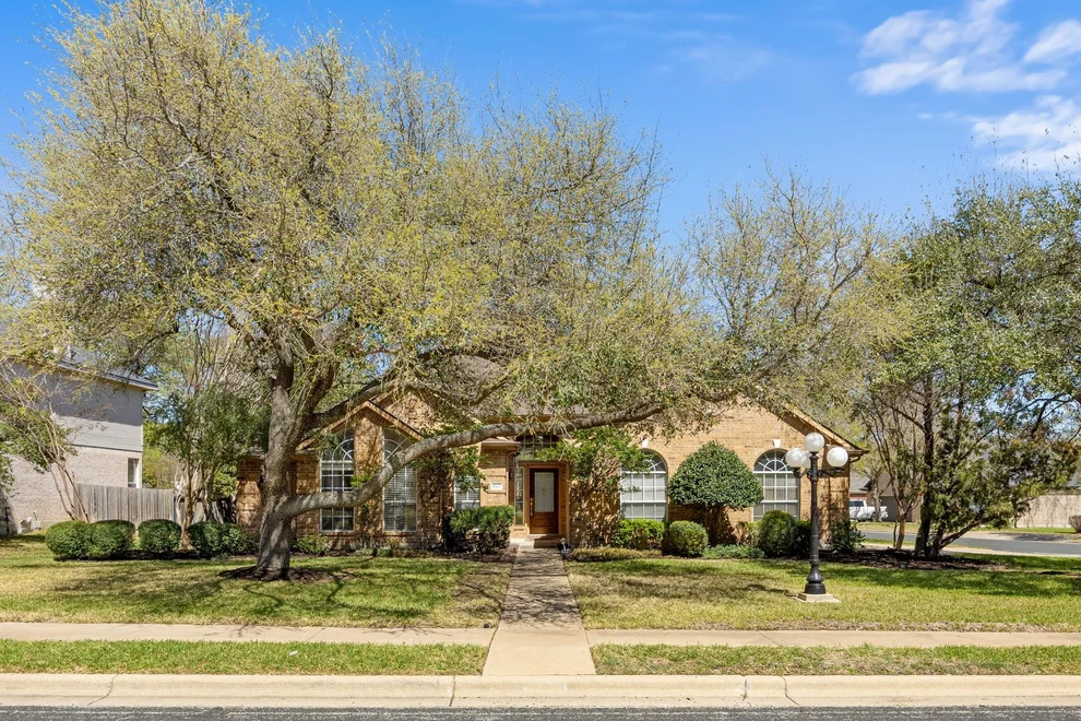 Unit for sale at 8700 Tin Roof CV, Round Rock, TX 78681