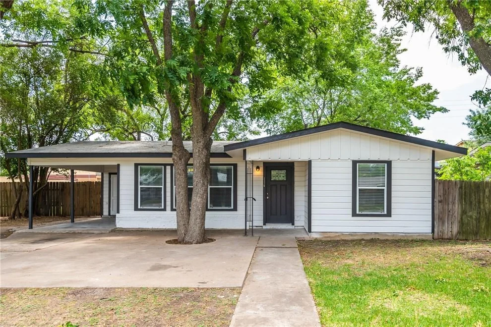 Unit for sale at 1112 Sycamore ST, San Marcos, TX 78666