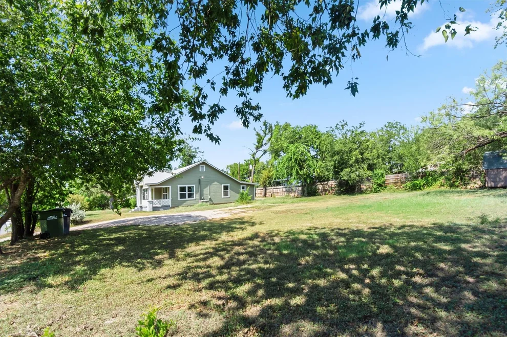 Unit for sale at 409 N Vandeveer ST, Burnet, TX 78611