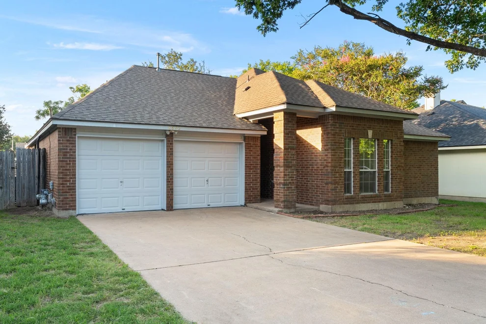 Unit for sale at 2802 Alexander DR, Leander, TX 78641