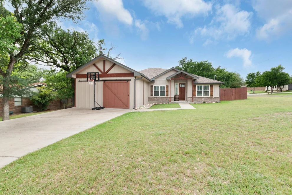 Unit for sale at 1202 S Willis ST, Lampasas, TX 76550