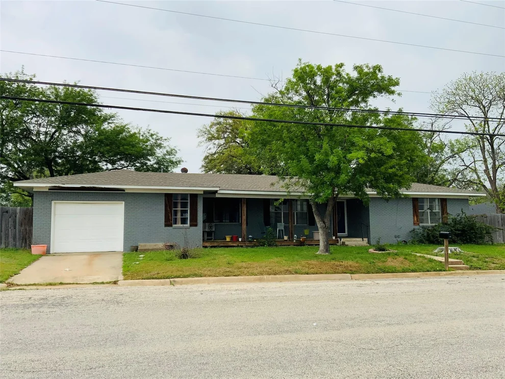 Unit for sale at 325 E Industry ST, Giddings, TX 78942