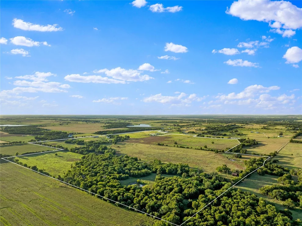 Unit for sale at 19587 Vilas RD, Holland, TX 76534