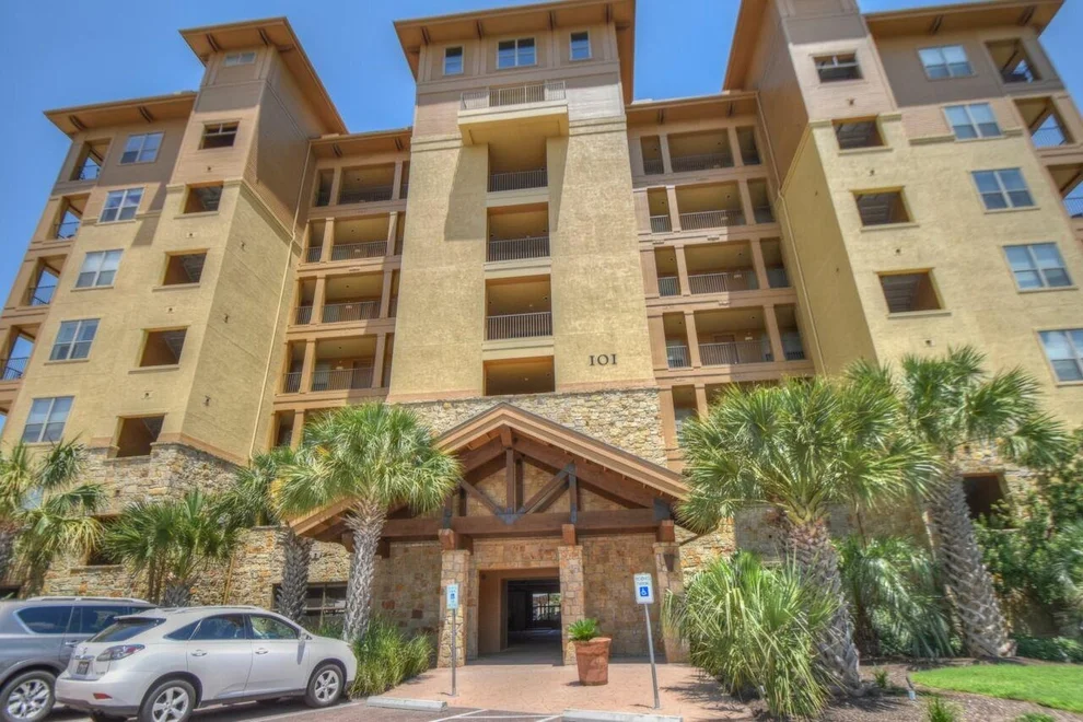 Unit for sale at 101 West Bank DR, Horseshoe Bay, TX 78657