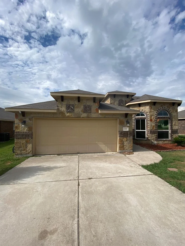 Unit for sale at 206 Swenson DR, Hutto, TX 78634