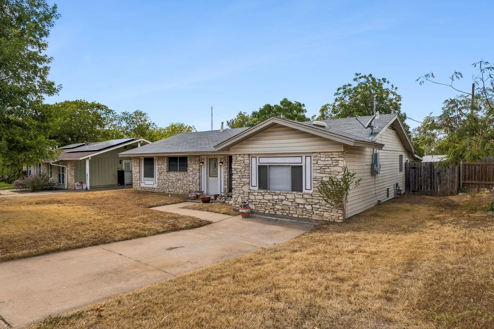 Unit for sale at 6904 Miranda DR, Austin, TX 78752