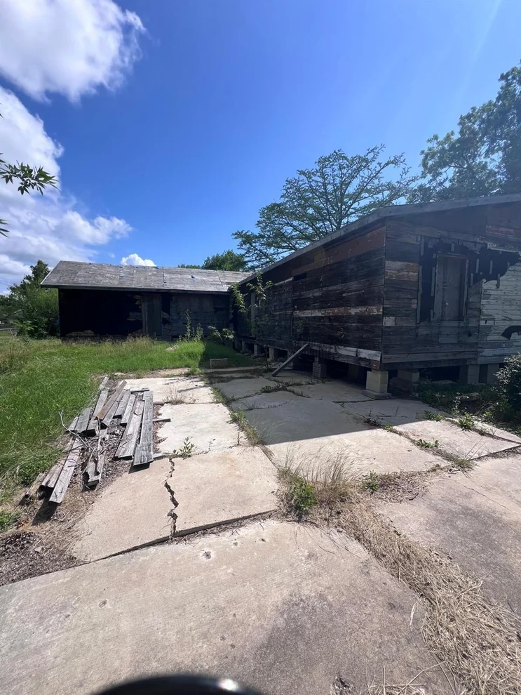 Unit for sale at 241 N Lucy ST, Bartlett, TX 76511
