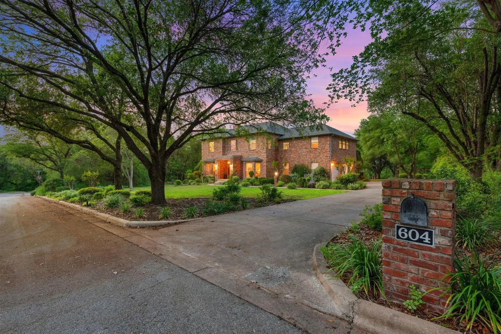 Unit for sale at 604 Rainbow CV, West Lake Hills, TX 78746