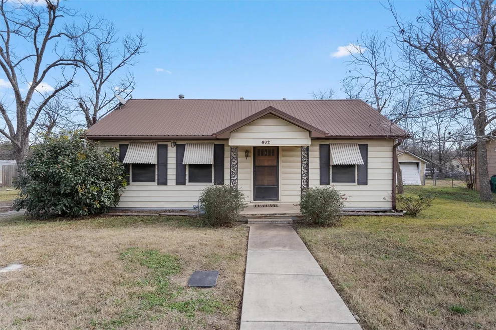 Unit for sale at 602 Sloan ST, Taylor, TX 76574