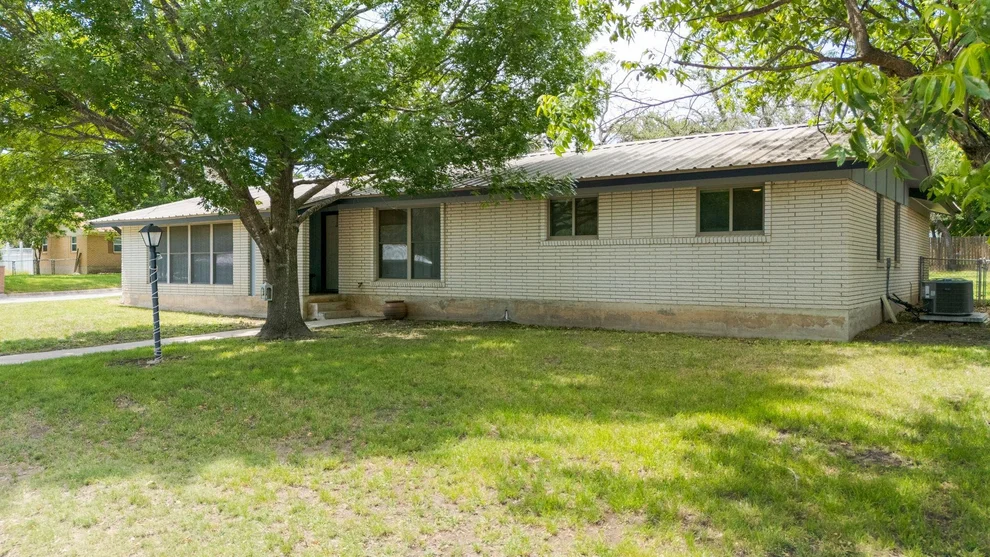 Unit for sale at 11 Lively Lane LN, Lampasas, TX 76550