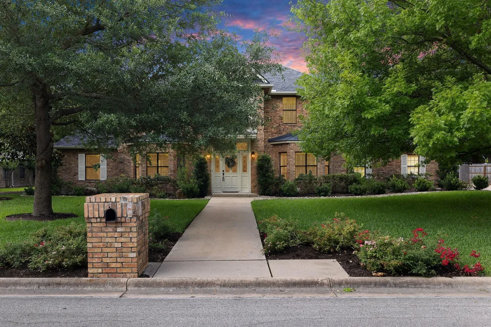 Unit for sale at 10 Oak VW, Round Rock, TX 78664