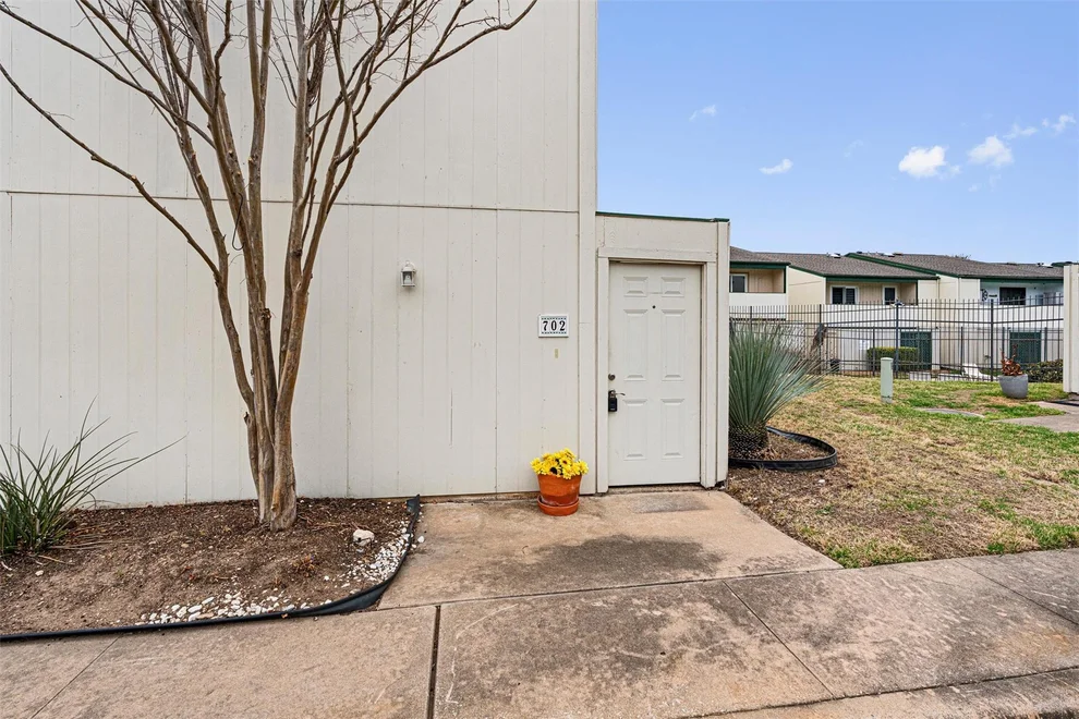 Unit for sale at 6718 Silvermine DR, Austin, TX 78736
