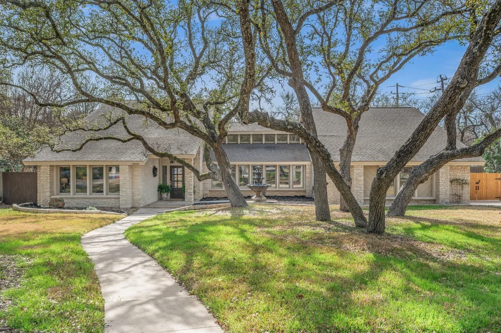 Unit for sale at 10601 Spicewood PKWY, Austin, TX 78750