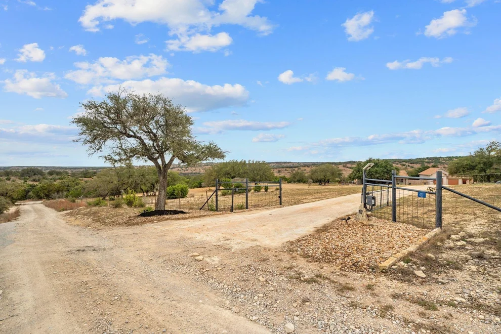 Unit for sale at 401 Ranchview RD, Spicewood, TX 78669