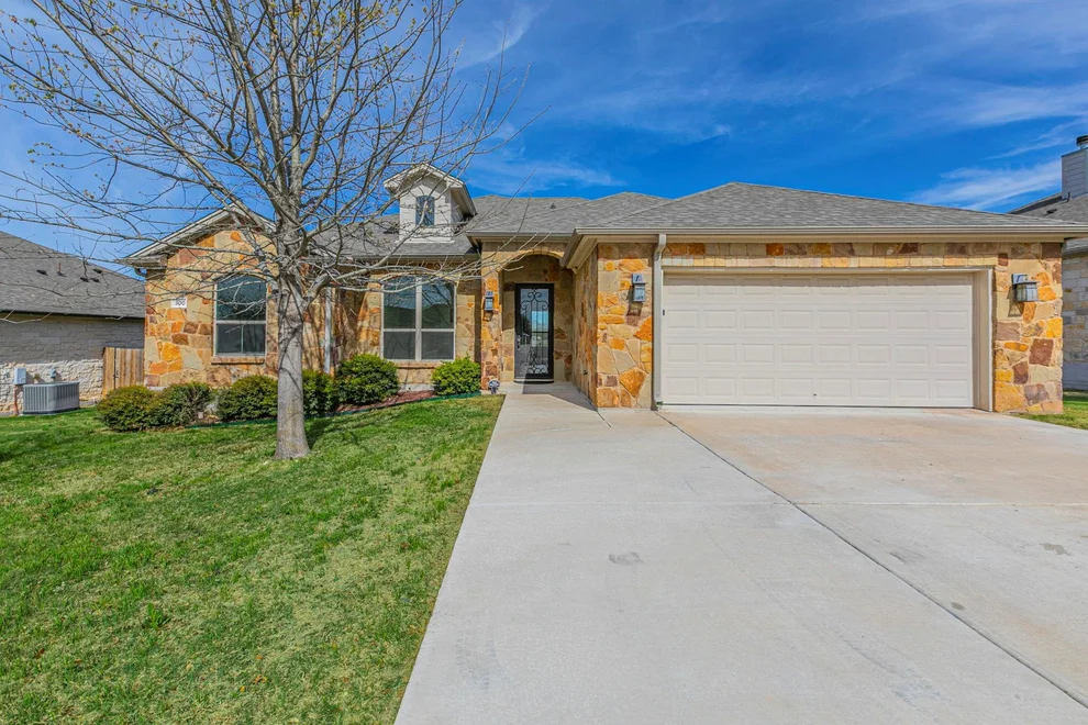 Unit for sale at 300 Magan LN, Jarrell, TX 76537