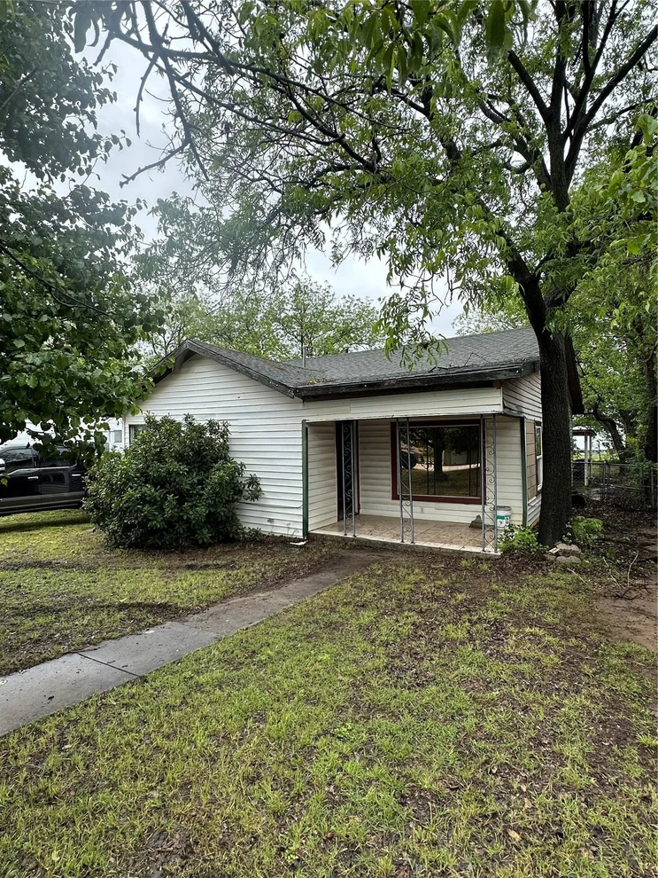 Unit for sale at 705 E Highway 82, Nocona, TX 76255