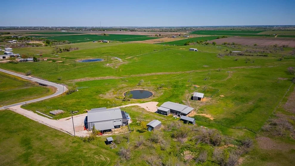 Unit for sale at 941 County Road 405, Taylor, TX 76574
