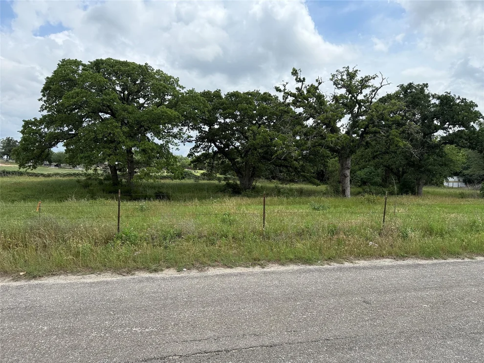 Unit for sale at 712 North Wilcox ST, Rockdale, TX 76567