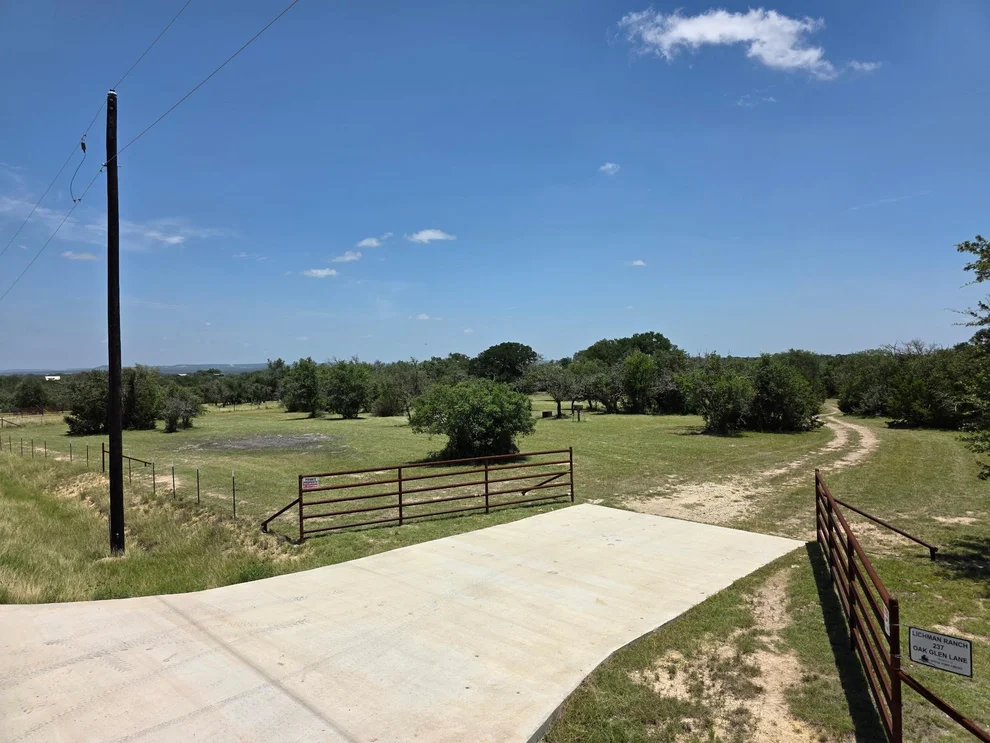 Unit for sale at 237 Oak Glen LN, Briggs, TX 78608