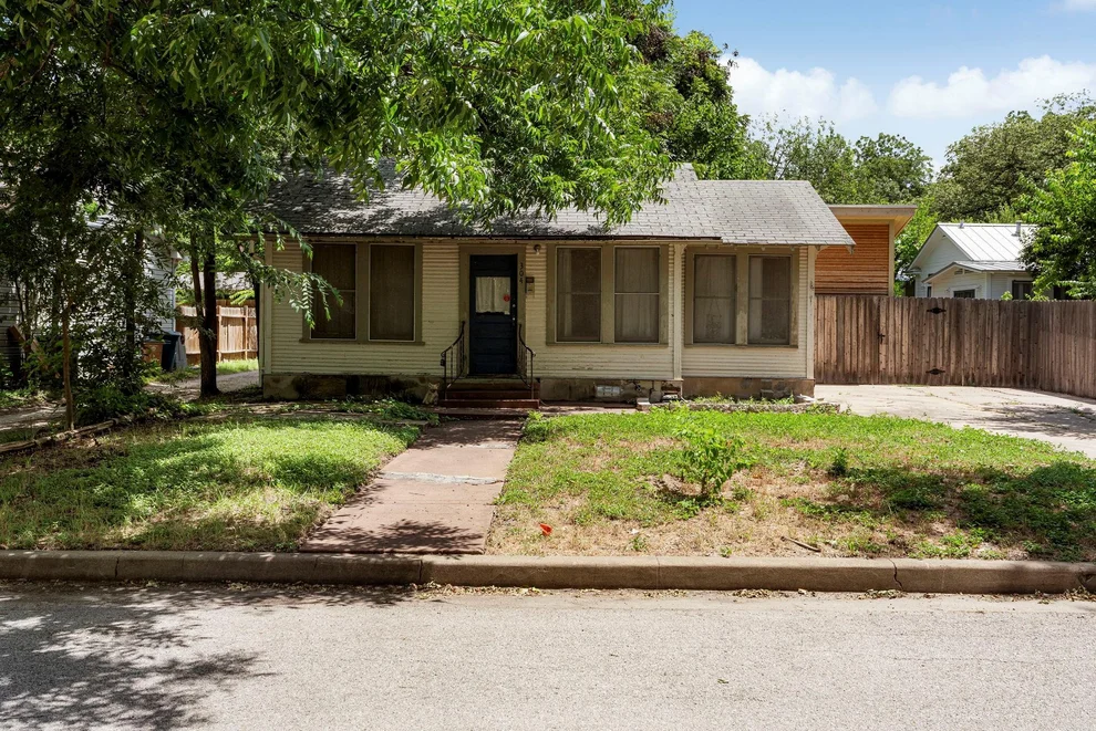 Unit for sale at 304 W 42nd ST, Austin, TX 78751