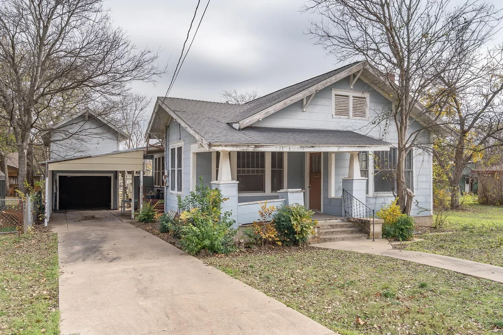 Unit for sale at 1621 S College ST, Georgetown, TX 78626