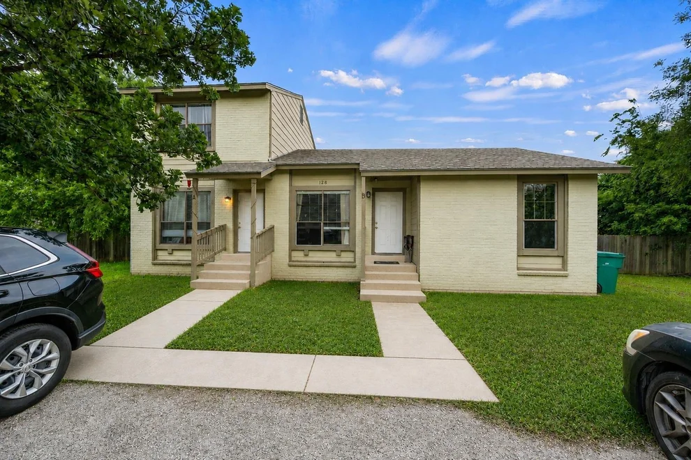 Unit for sale at 128 Hillside DR, Elgin, TX 78621