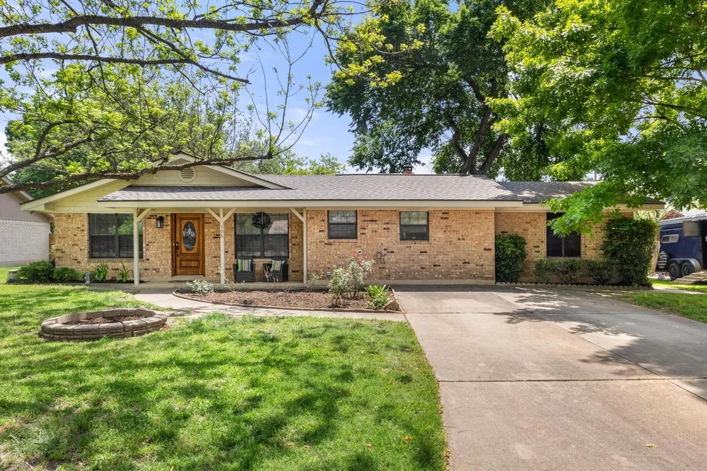 Unit for sale at 106 Jones ST, Bastrop, TX 78602