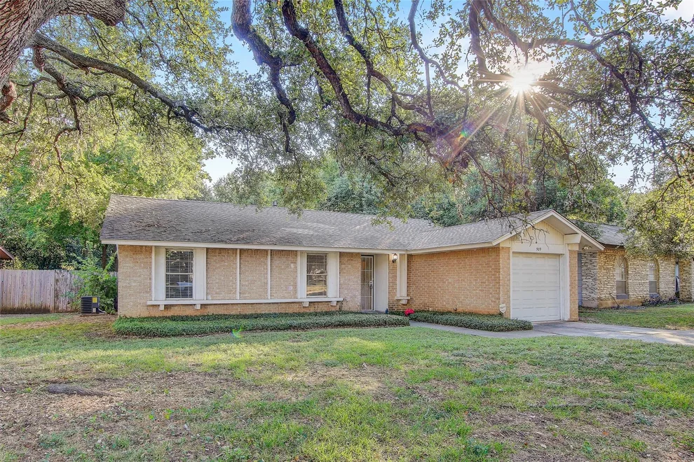 Unit for sale at 909 Glen Oak DR, Austin, TX 78745