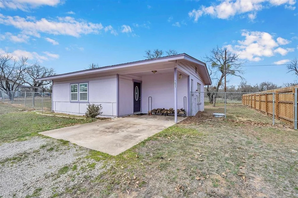 Unit for sale at 1615 Sioux TRL, Kingsland, TX 78639