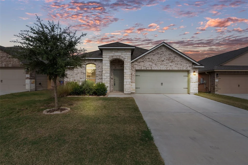 Unit for sale at 227 Reagor DR, Taylor, TX 76574